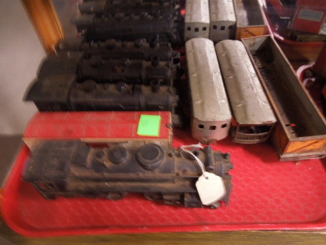 Vintage AF Lionel & other engines & trains (1 of 4)