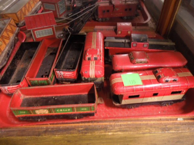 10 Vintage Marx tin train cars (1 of 4)