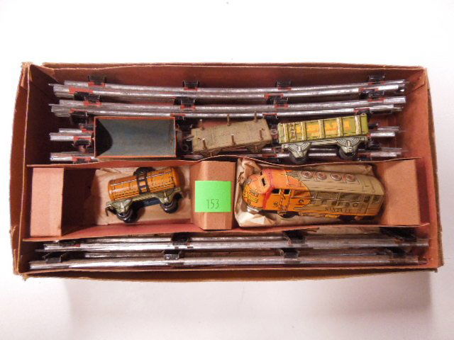 Vintage Santa Fe battery operated tin train set (1 of 4)