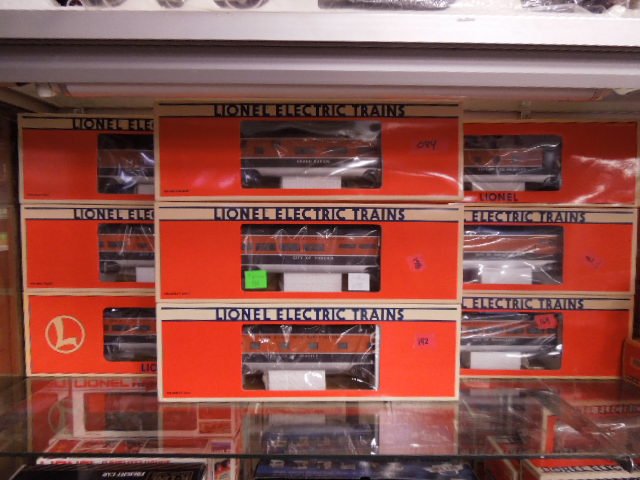 9 Lionel post war "city of" O gauge cars MIB (1 of 4)