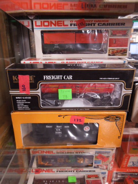 5 Lionel O & O27 train cars new in box: 5 Lionel O & O27 train cars new in box, Famous American Railroad - Dome tank car 6-6304, Bay Window caboose 6-6438, Great Northern covered hopper 6-6102, Fruit Express reefer 6-9819 and Great Northern