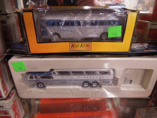 2 diecast Greyhound buses NIB (1 of 3)