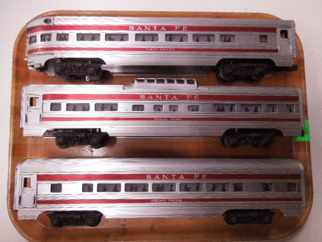 3 Lionel O gauge Santa Fe aluminum railroad cars (1 of 3)