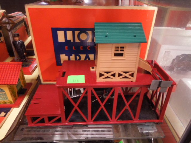 Lionel operating icing station NIB (1 of 2)