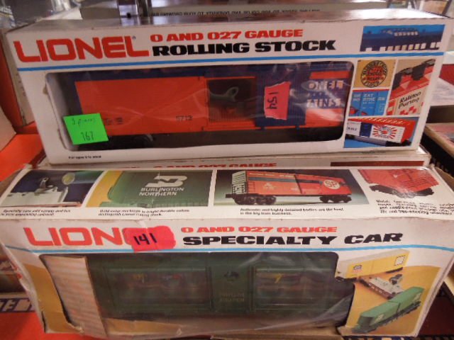 3 Lionel post war O & O27 gauge railroad cars (1 of 3)