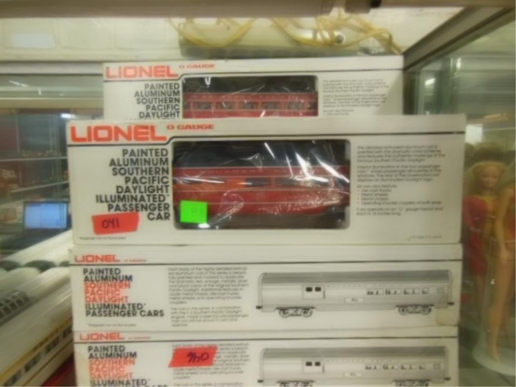 6 Lionel O gauge SP Daylight RR cars (1 of 3)