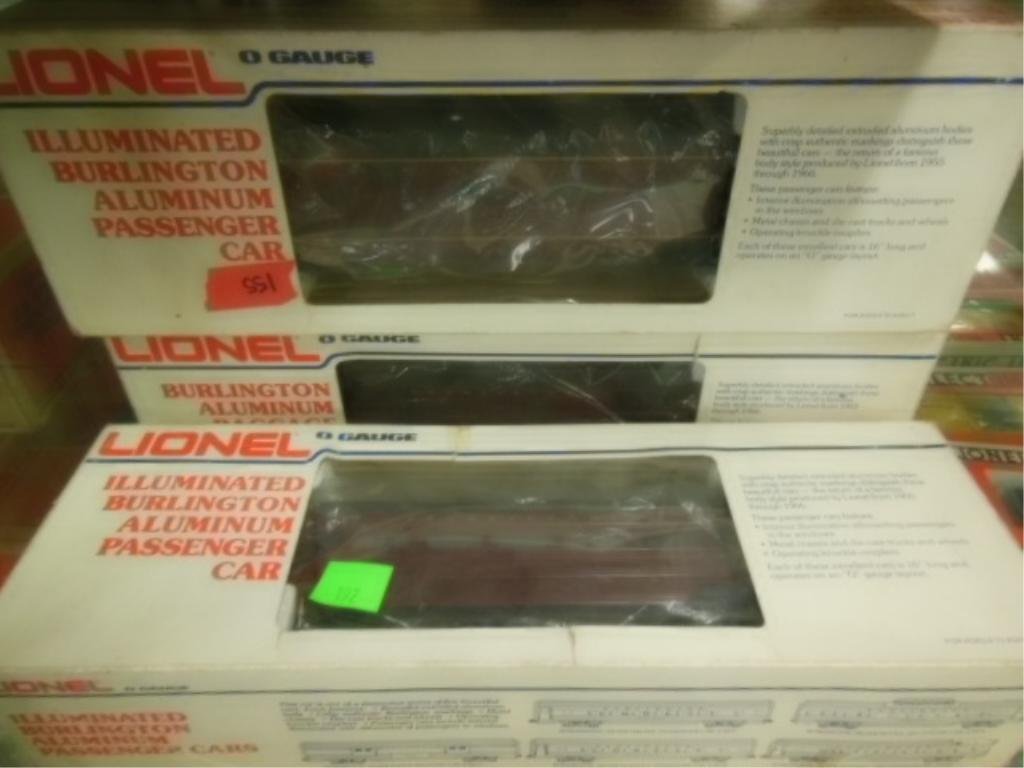 3 Lionel post war O gauge SP railroad cars (1 of 2)
