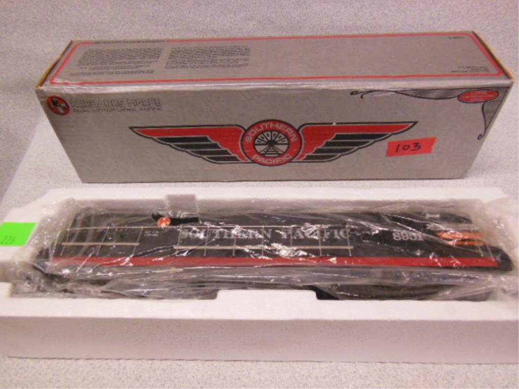 Lionel O gauge SP diesel locomotive NIB (1 of 3)