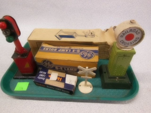 Lot assorted railroad accessories (1 of 6)