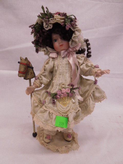 Designer Guild Collection porcelain doll, limited editi (1 of 5)