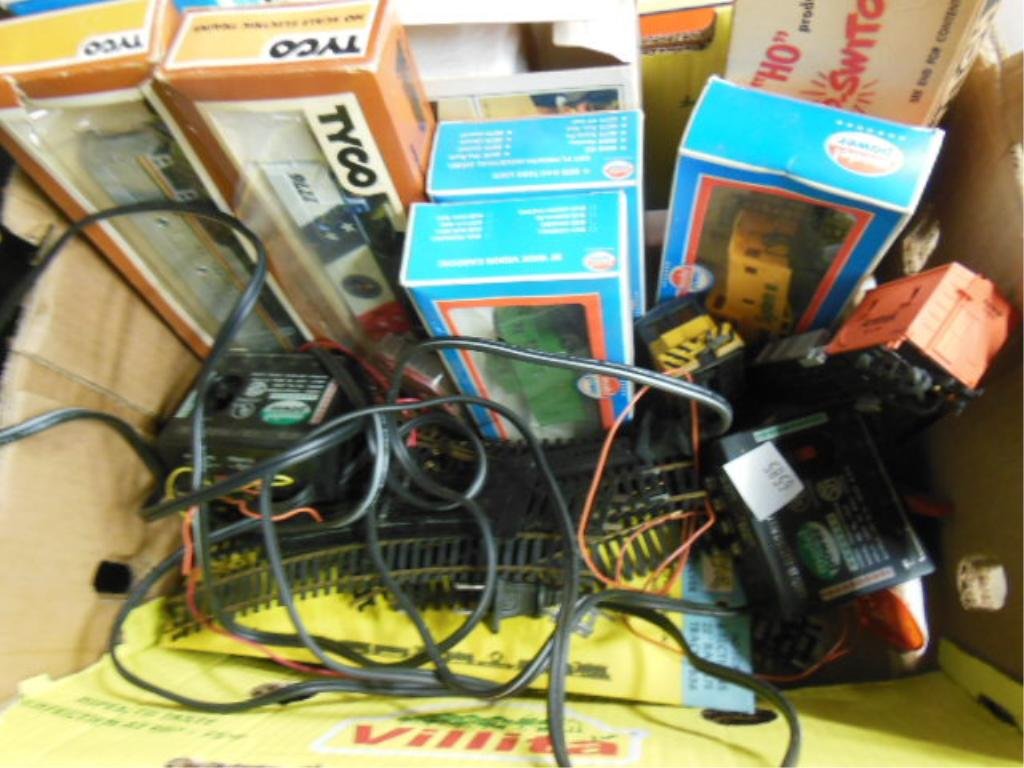 Lot HO Trains, Track & Transformers (1 of 5)