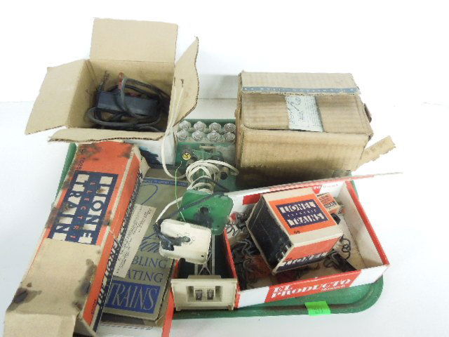 Lot Lionel Train Accessories (1 of 7)