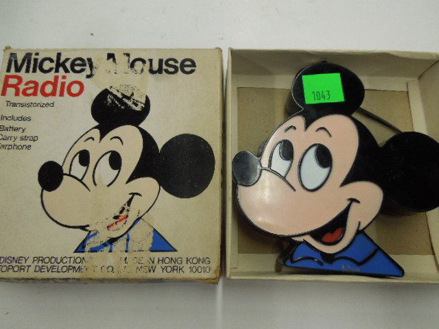 Mickey Mouse Portable Transistor AM Radio (1 of 7)