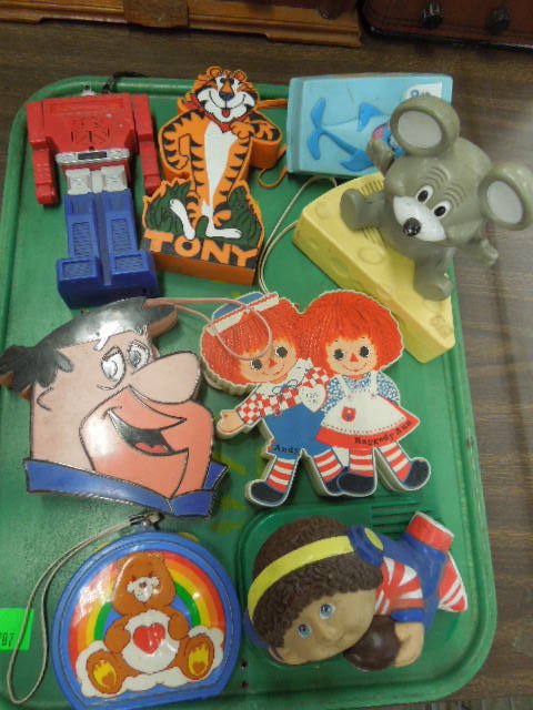 Tray lot of 8 Assorted Transistor Radios (1 of 5)