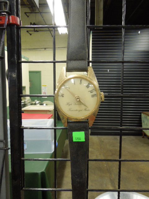 Wall Hanging Watch Form AM Radio (1 of 5)