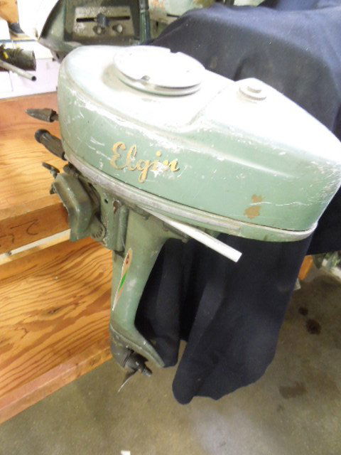 Vintage Sears Elgin Tiller Outboard Engine (1 of 6)