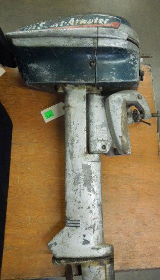 Vintage Scotts-Atwater Tiller Outboard Boat Engine (1 of 6)