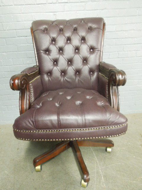 Leather Executive Office Chair (1 of 5)