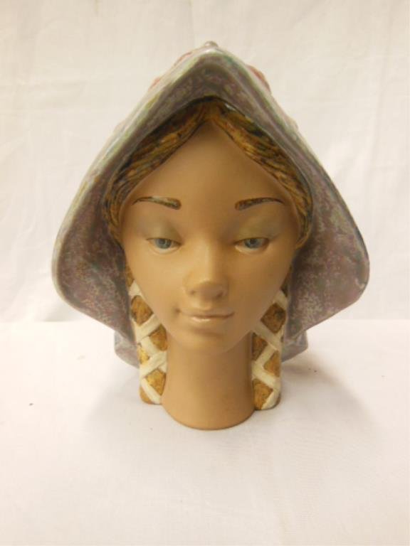 Lladro "Senorita" Bust (1 of 3)