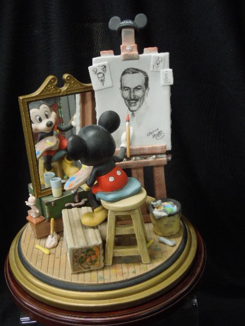 Disney Porcelain Figurine Mickey Self Portrait (1 of 5)