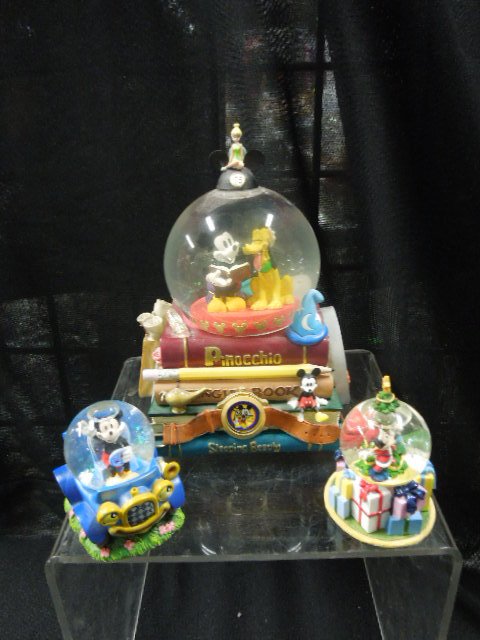 1998 Disneyana 75 Years Musical Snowglobe (1 of 4)