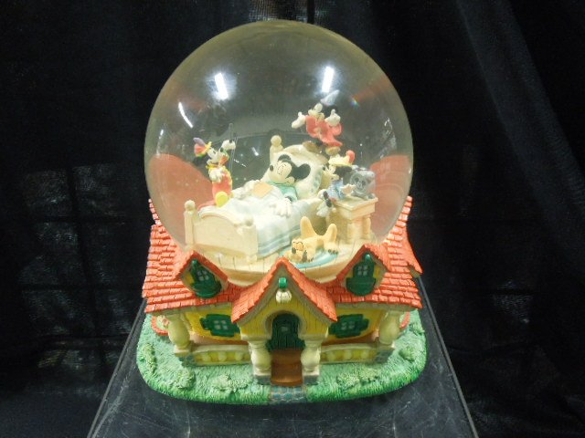 Disney MM Musical Snowglobe (1 of 3)