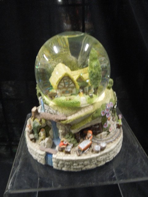 Disney Musical Snow White Snowglobe (1 of 4)