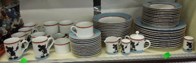 Michael Graves Disney Dinnerware (1 of 9)