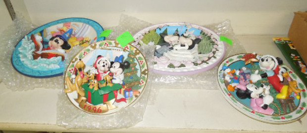 4 Disney High Relief Resin Plates (1 of 2)
