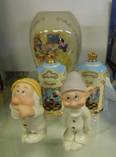 2 Sets of Lenox Disney Salt & Pepper + Vase (1 of 4)