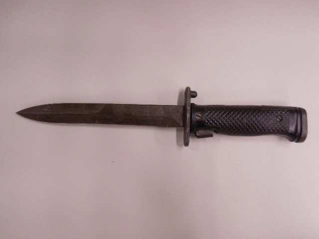 U.S. Military M1 Garand Bayonet: U.S. Military M1 Garand bayonet, black Bakelite handle, 6 1/2" parkerized blade. No scabbard. CONDITION: Fair, Cosmoline residue.