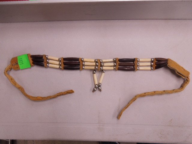 Native American Indian Choker Necklace: Native American Indian Choker Necklace, measures 32" from end to end. CONDITION: Good.