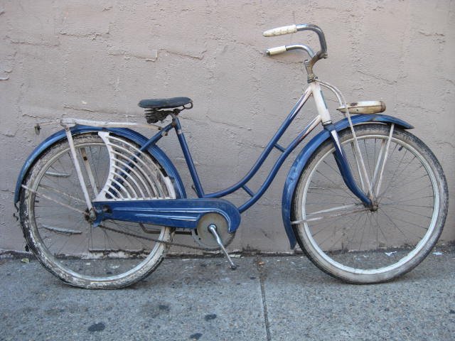 1950’s Elgin ladies balloon tire bicycle (1 of 4)