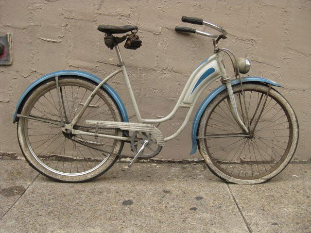 1940’s Hawthorne ladies bicycle: 1940’s hawthorne ladies frame balloon tire bicycle in great condition, made in the USA. Bike has balloon tire 26 X 2.125 size steel wheels / rims, inch pitch drivetrain, New Departure rear coaster b