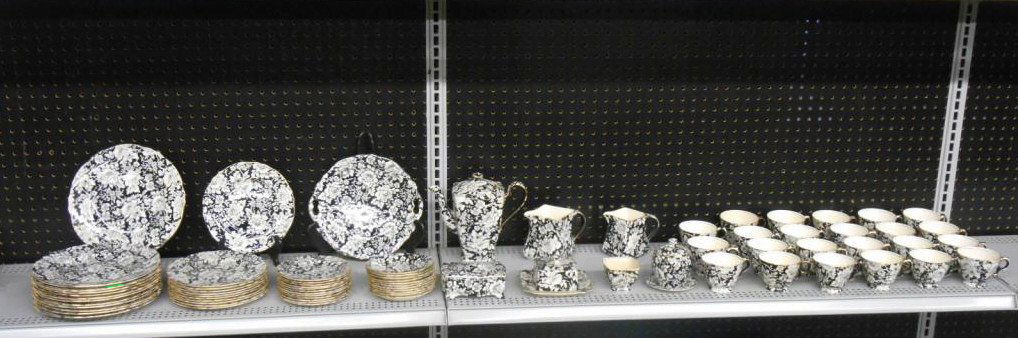 Royal Winton Peony Pattern Dinner Service (1 of 3)