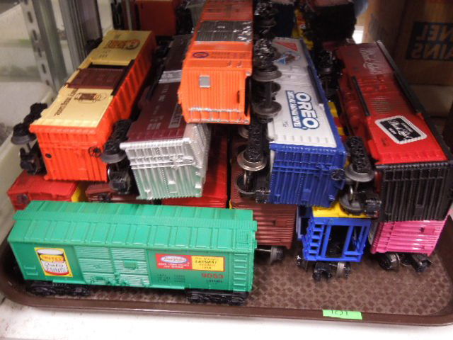 12 Lionel Advertising Box Cars (1 of 4)