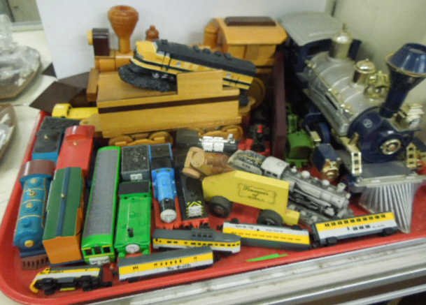 Lot Assorted Trains (1 of 3)
