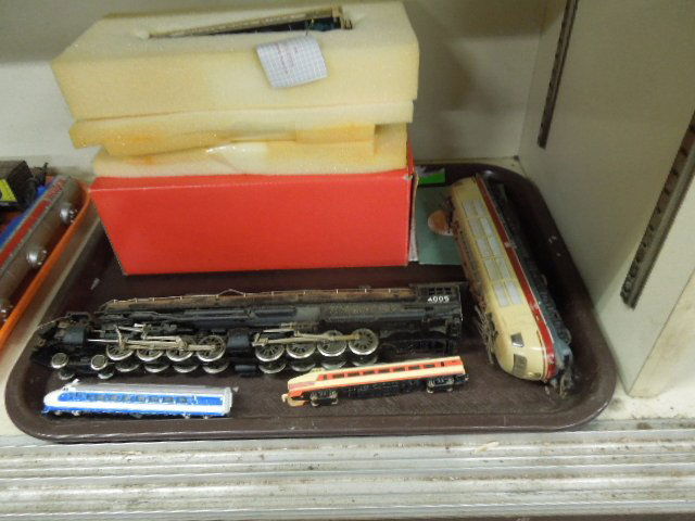 Vintage H-O & N-Gauge Trains: Lot of four vintage HO & N-Gauge scale engines and locomotive includes: Lima DB 103 110-3 Egghead electric locomotive; Rivarossi #E4005 Big Boy 4-8-8-4 steam locomotive; two ASC Japan diecast metal en