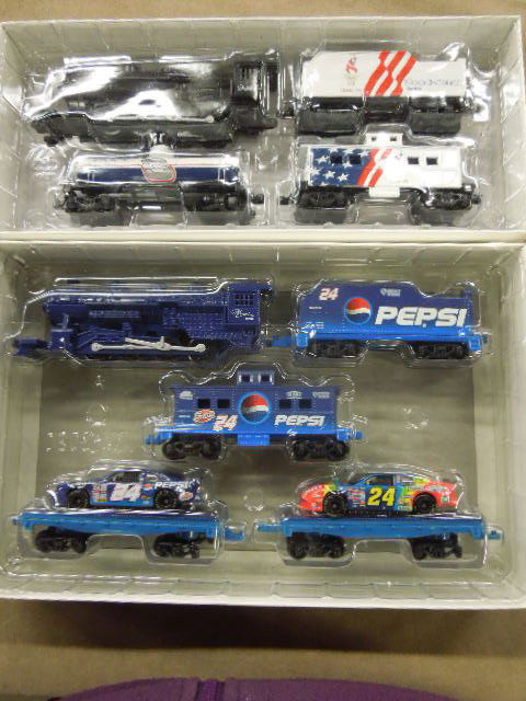 2 H-O Train Sets (racing) (1 of 4)