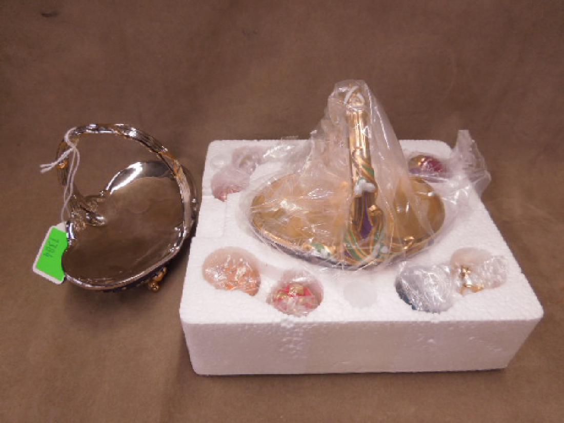 2 Franklin Mint Egg Baskets (1 of 5)