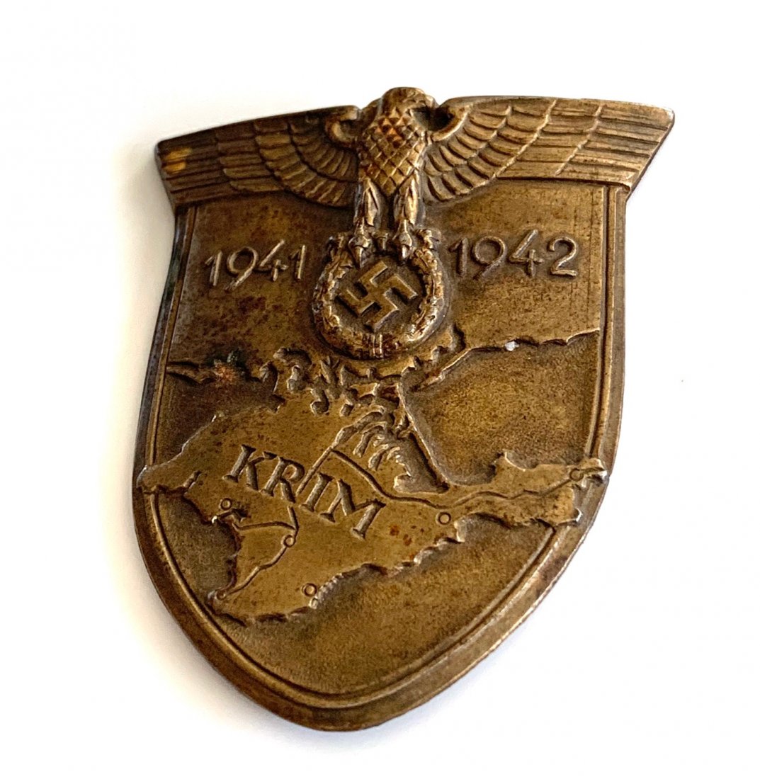 1941-1942 CRIMEA SHIELD KRIMSCHILD WWII: The Crimea Shield was a World War II German Military decoration awarded to military personnel under the command of Generalfeldmarschall Erich von Manstein who fought against Soviet Red Army forces and