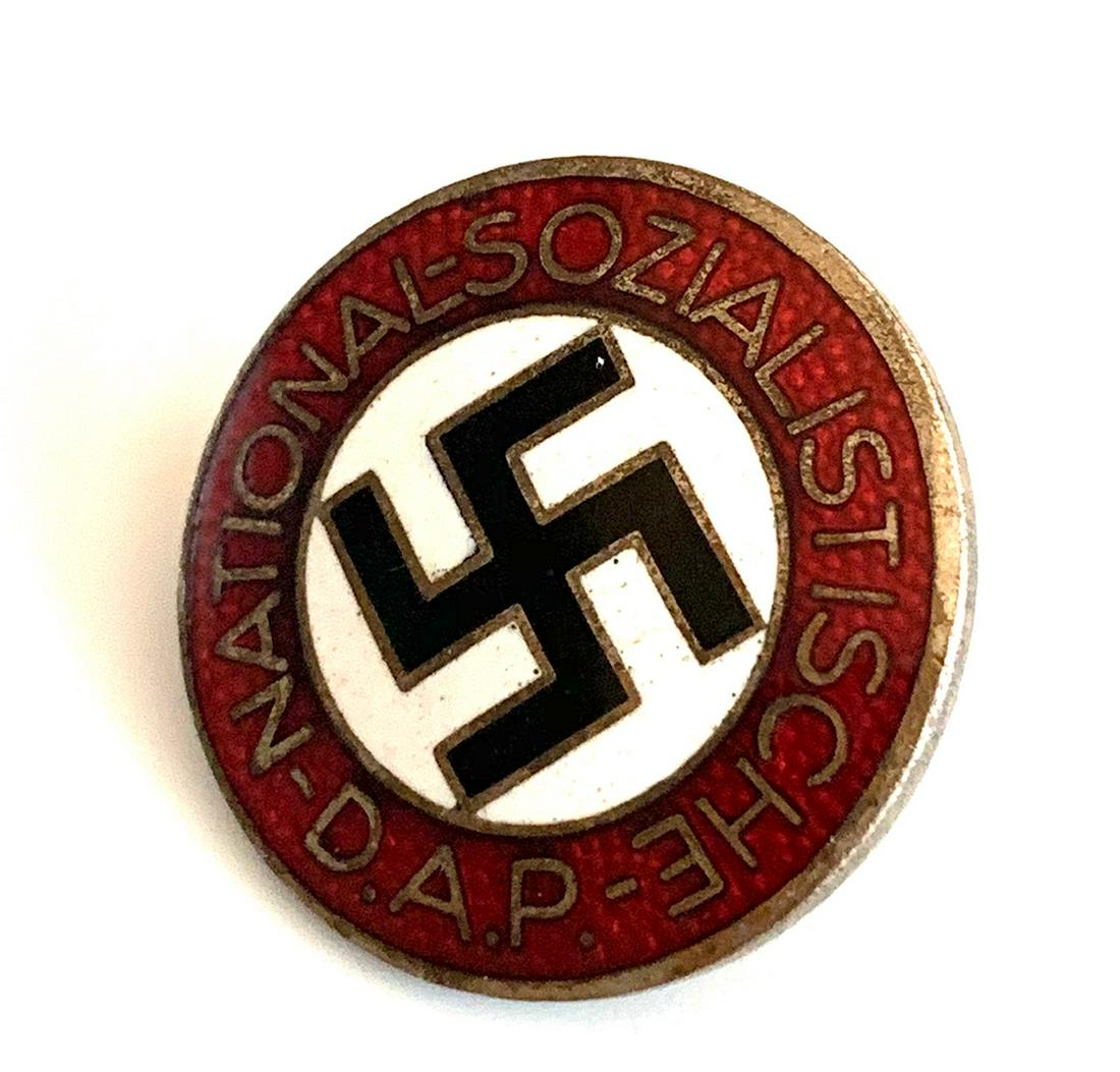 NATIONASOZIALISTISCHE DAP BADGE M1/100: Nationasolzialistische DAP Badge M1/100, makers mark unreadable and marked M1/100