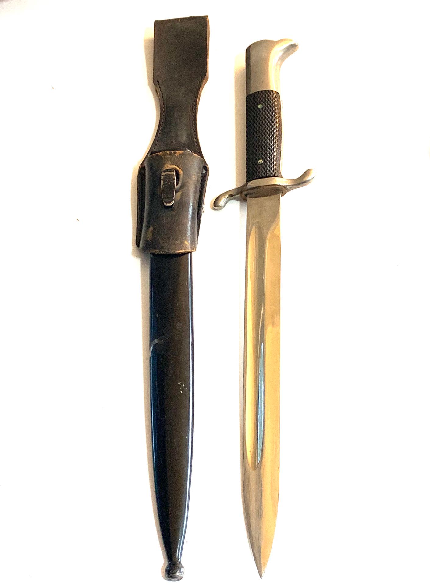 WWII GERMAN FIREMAN DAGGER & FROG UNMARKED: WWII GERMAN FIREMAN Dagger/Bayonet Unmarked & Frog in very good condition