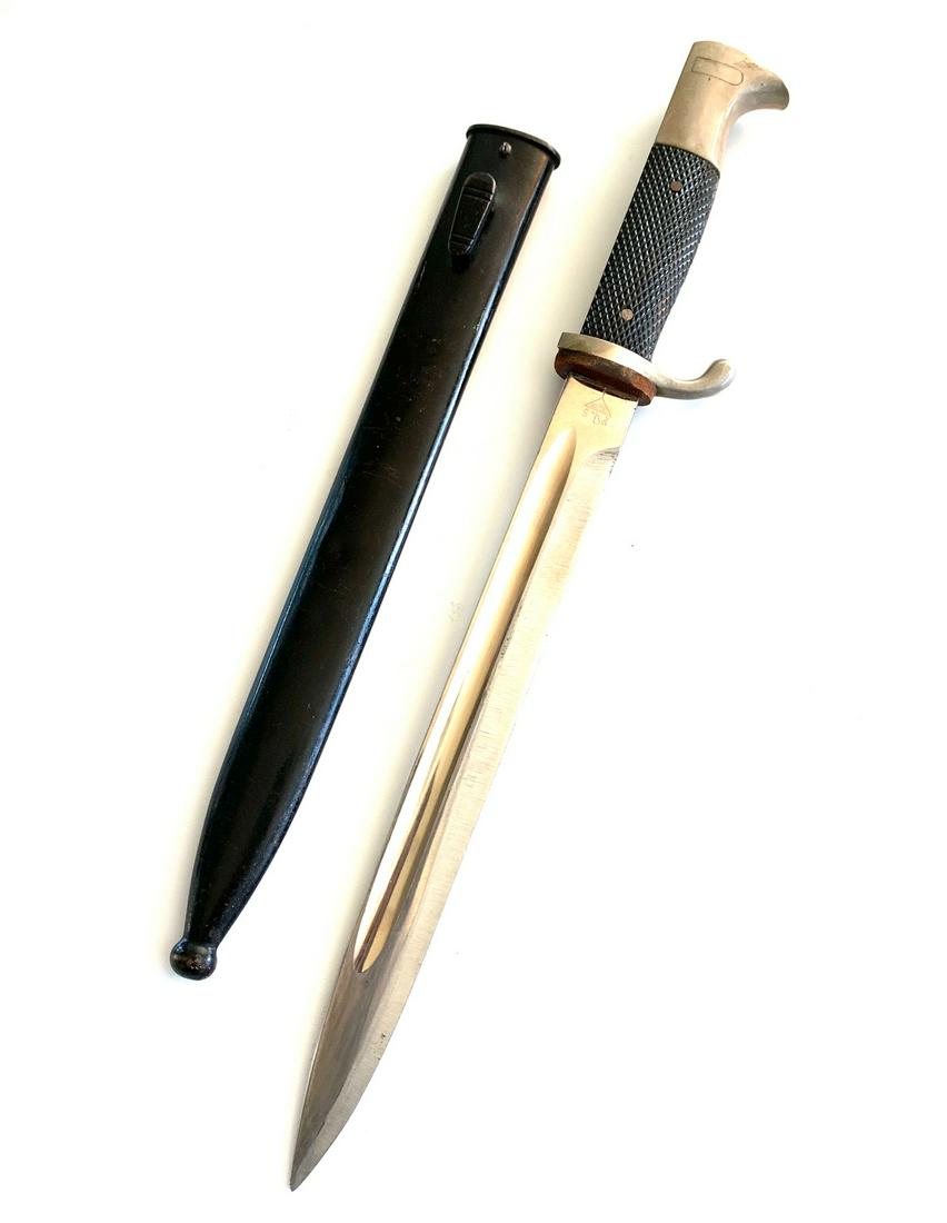 WWII GERMAN DRESS BAYONET AND SCABBARD SOLIGEN MAKERS: WWII German Dress Bayonet and Scabbard makers marked and Soligen. Blade measures approximate 9 1/2"