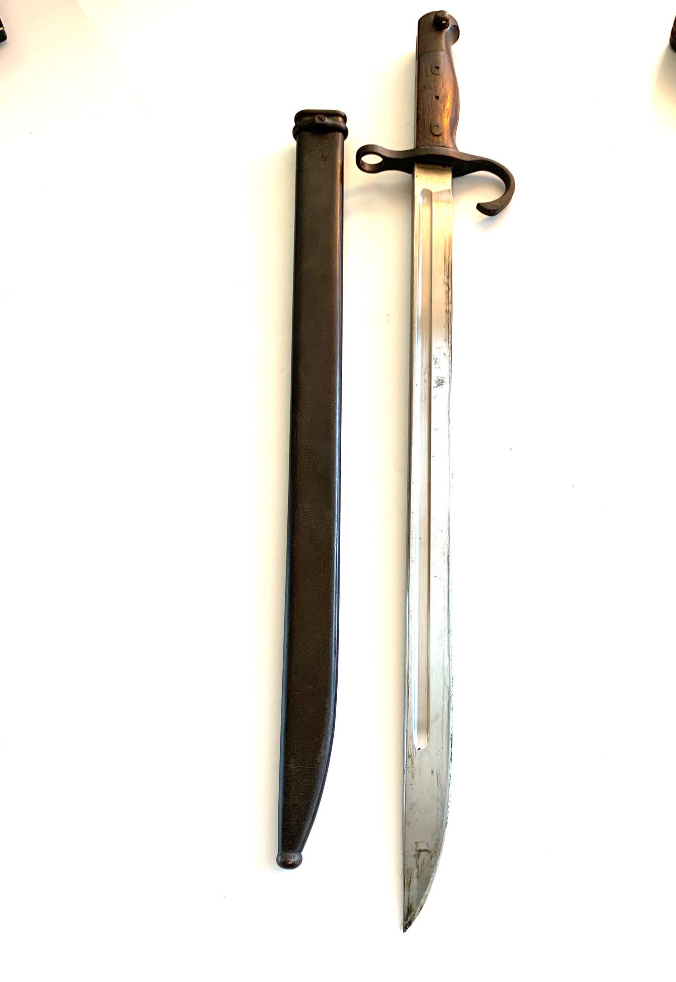 WWII JAPANESE BAYONET SCABBARD 4 CIRCLES KOKURA ARSENAL: WWII Japanese Bayonet and Scabbard. Kokura Arsenal, serial number 3070043 Blade measures approximately 15 1/2" long.
