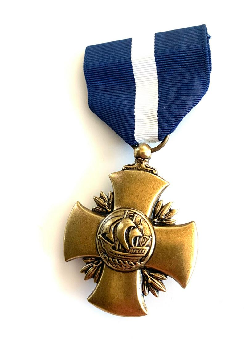 WWII NAVY CROSS MEDAL G27: WWII Navy Cross Medal with a brooch pinback marked G27 in very good condition