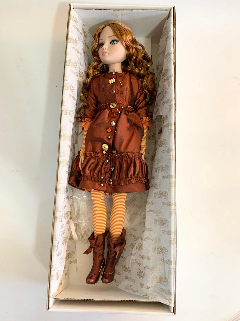 2006 Tonner Doll BJD type Body 18" Doll: 2006 Tonner Dol BJD type body 18"; original rust colored taffeta dress with ruffles; orange and white tights; rust colored ankle boots; auburn hair; in original box. We do our best to list all possibl