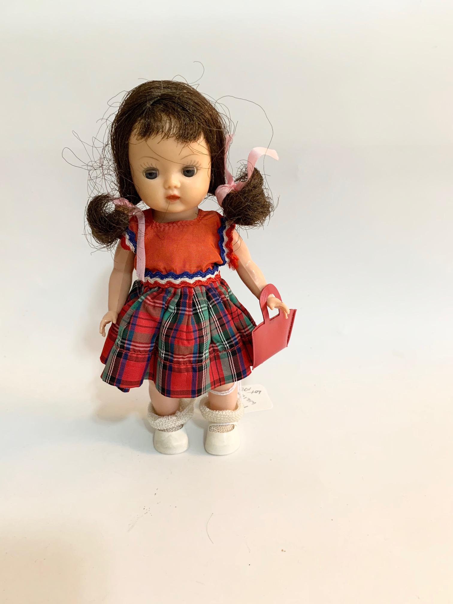 B15: Muffie Nancy Ann Storybook Co 8" Walker: Muffie Nancy Ann Storybook 8" walker; orginal clothes and purse; original wig.