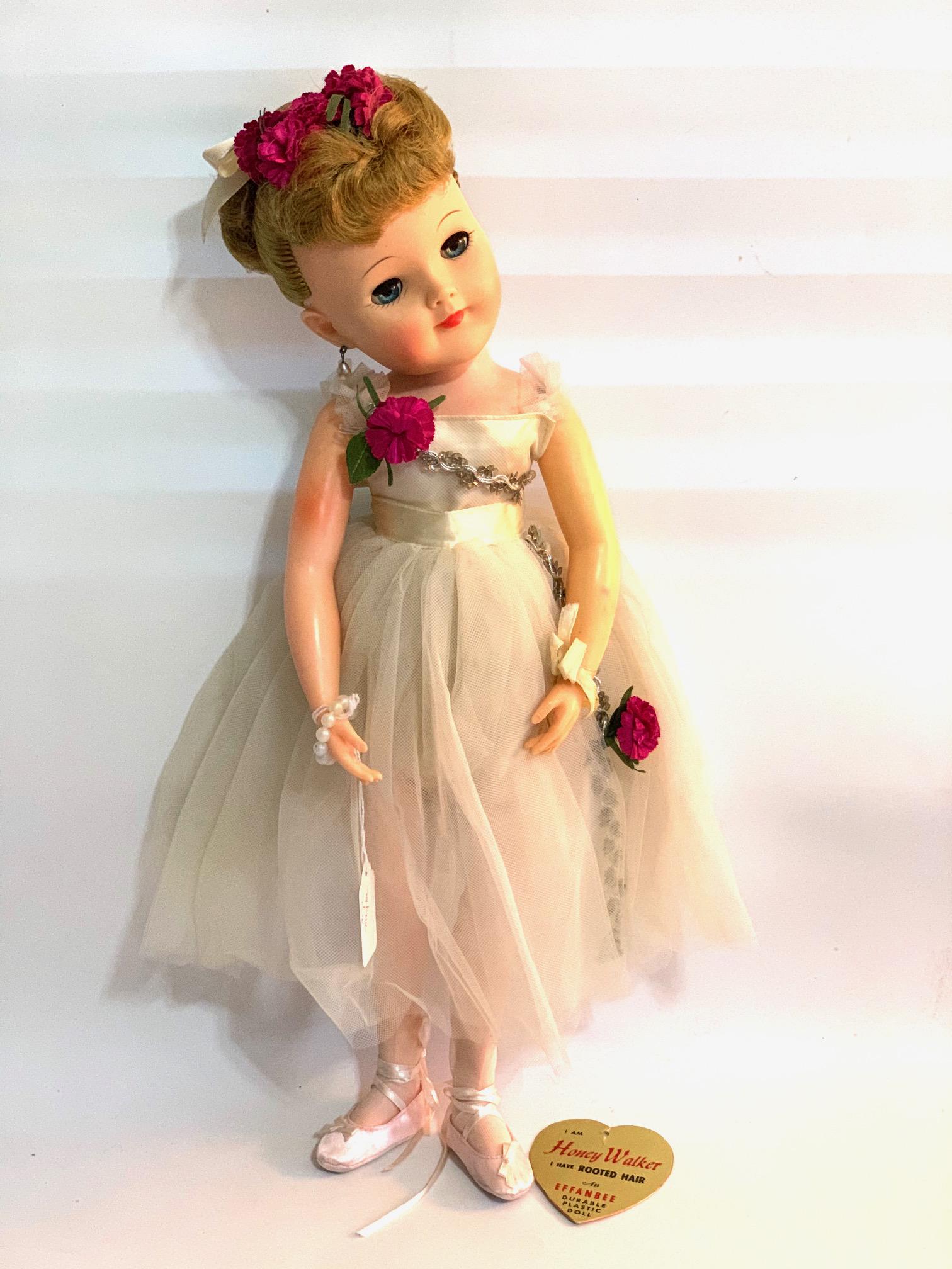 B21: Effanbee Honey Walker 19" Doll: Effanbee Honey Walker 19" Doll; Rooted hair; apears to be original outfit and ballerina slippers. We do our best to list all possible flaws, these are vintage/antique dolls and are NOT perfect. Please