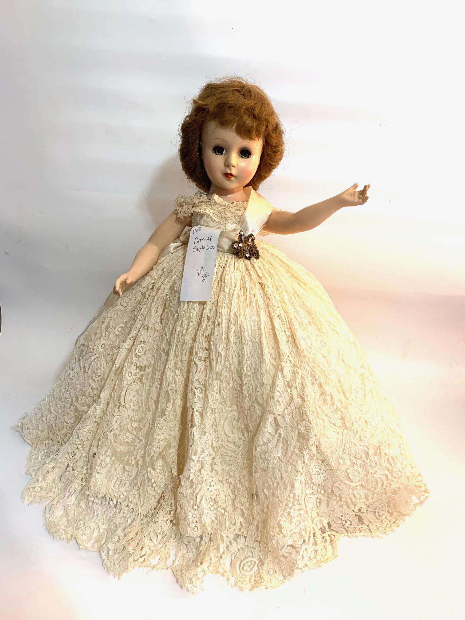 B22: Her Royal Majesty's Wedding Nancy Ann 18" Doll: Her Royal Majesty's Wedding Style Show Nancy Ann Story Book 18" Hard Plastic Doll; Missing Crown; original ecru lace wedding dress with petticoats; hoop; original sash with Rhinestone brooch; We do ou